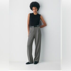 Aritzia “The Effortless Pant”